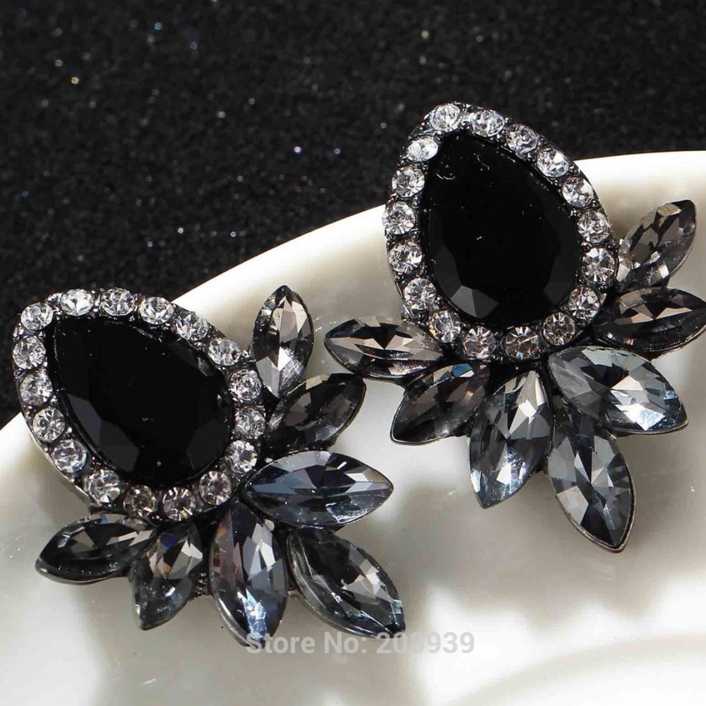 New Crystal Rhinestone Black Glass earrings - Picture 3 of 3